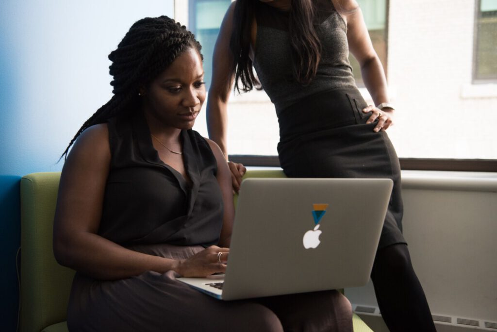 Photo-of-people-looking-at-laptop