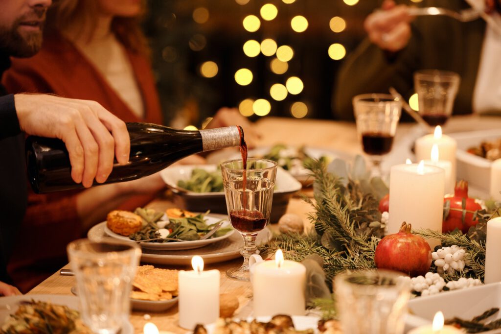 People-having-Christmas-dinner