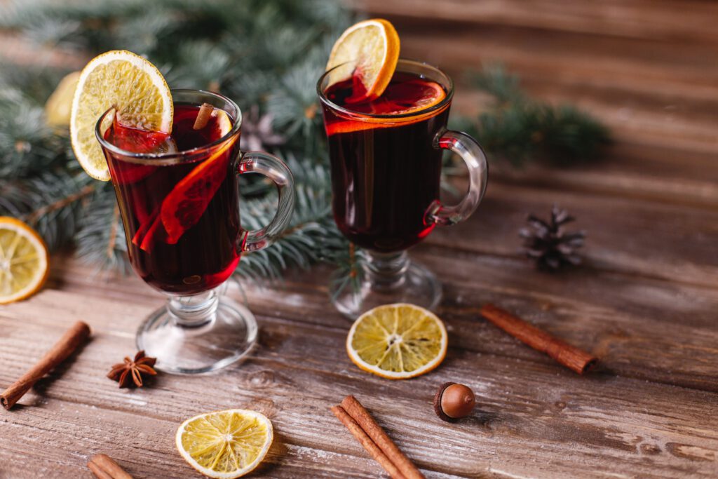 Christmas-two-cozy-cups-of-mulled-wine-with-orange-and-cinnamon