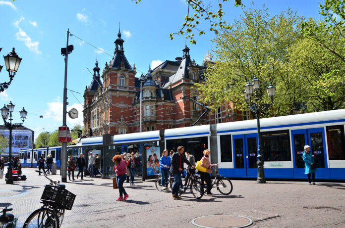 photo-amsterdam-leidseplein-tram-and-cyclists