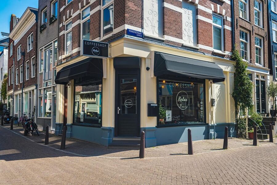 photo-of-exterior-coffeeshop-relax-Amsterdam-best-coffeeshops