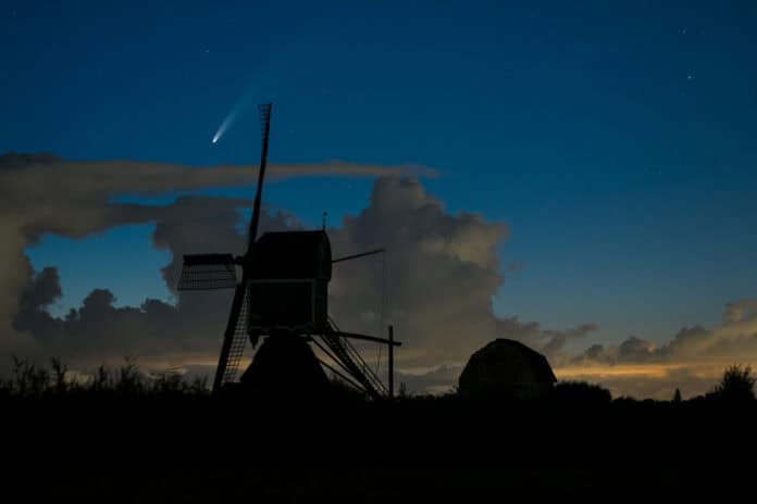 comet-visible-over-dutch-windmill-in-night-sky