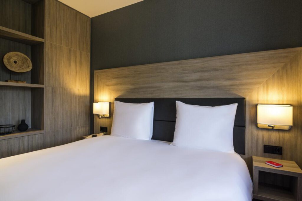 comfortable-bed-in-long-stay-aparthotel-adagio-amsterdam