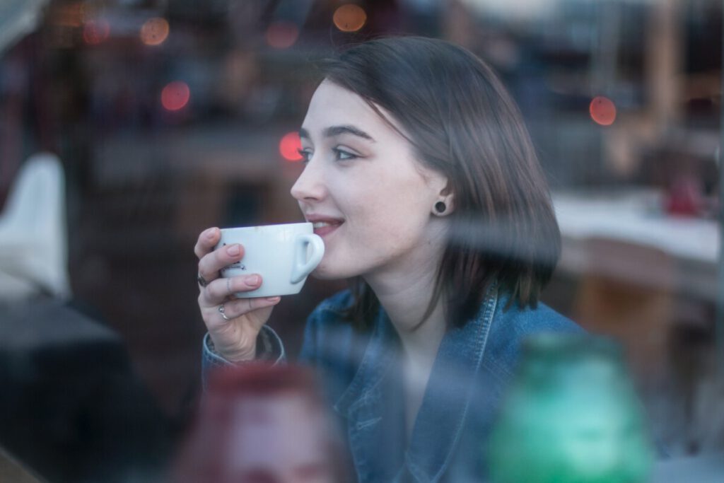 photo-of-girl-living-in-Amsterdam-drinking-coffee