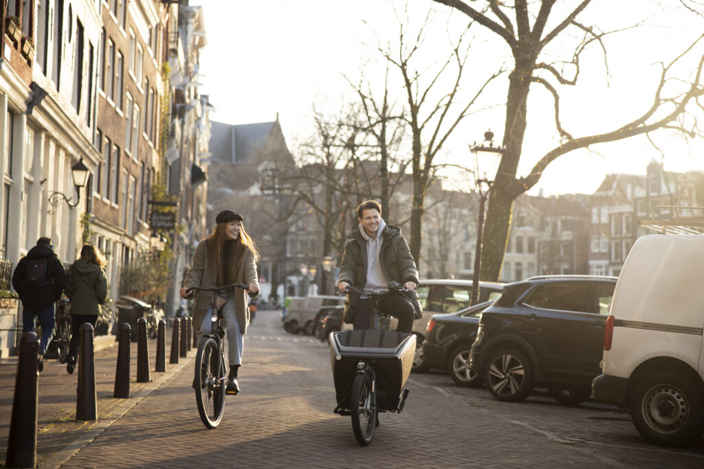 couple-biking-together-in-amsterdam-during-sunset