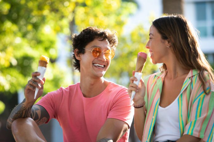 photo-of-couple-eating-ice-cream-on-hot-summer-day-netherlnds