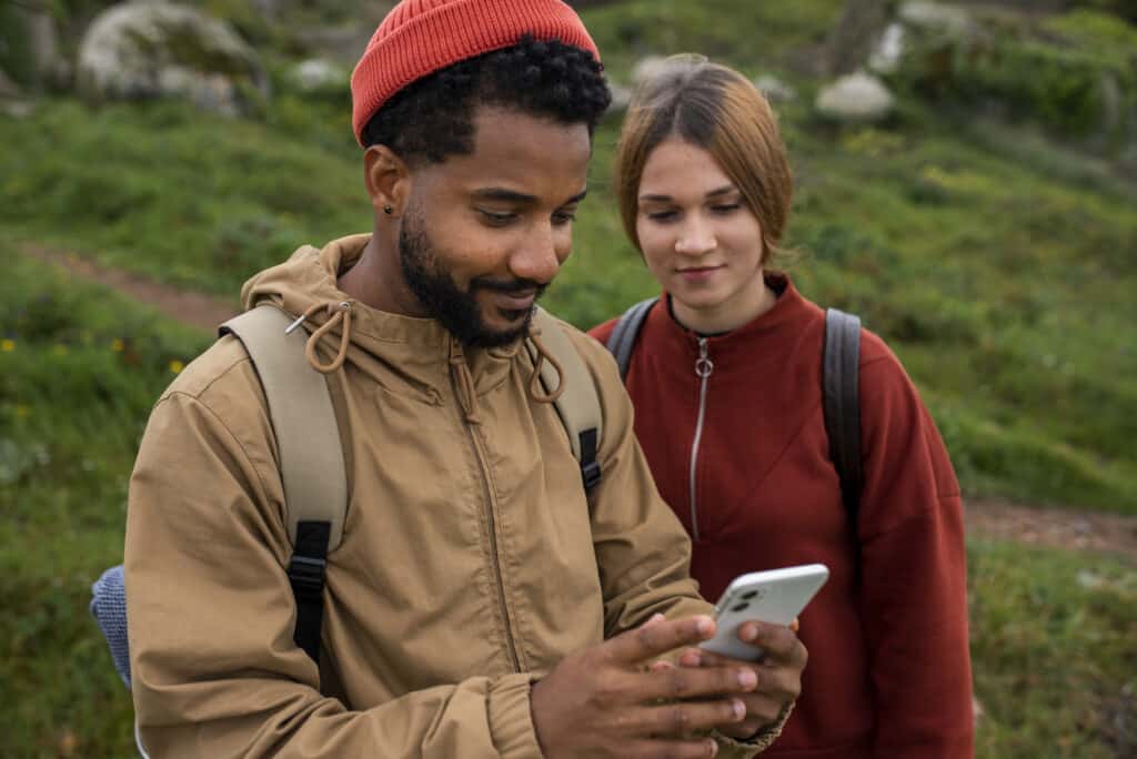 couple-from-the-netherlands-uses-dutch-esim-with-data-roaming-package-on-trip-abroad