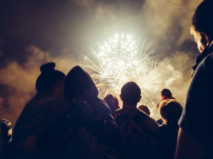 picture-of-a-crowd-of-people-watching-the-fireworks
