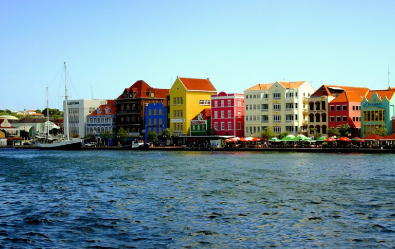 Dutchies are fleeing to Curaçao because, well, they can