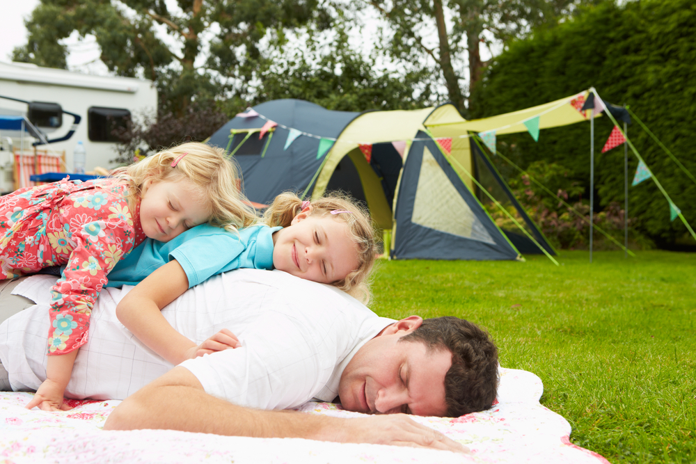 dad-camping-with-kids