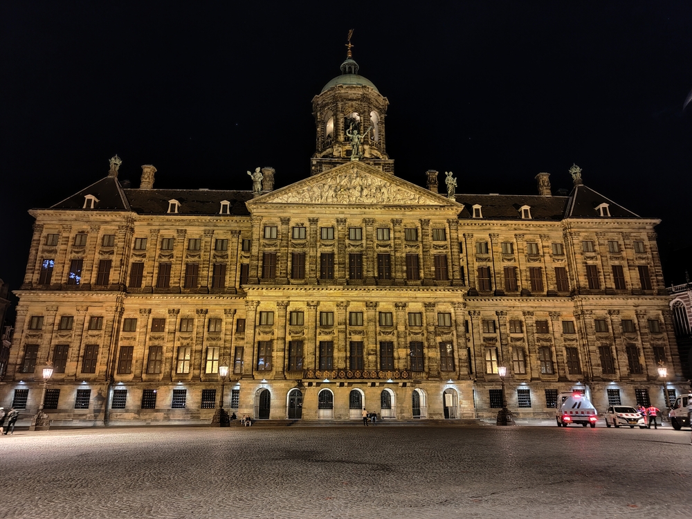 dam-square-night-scary