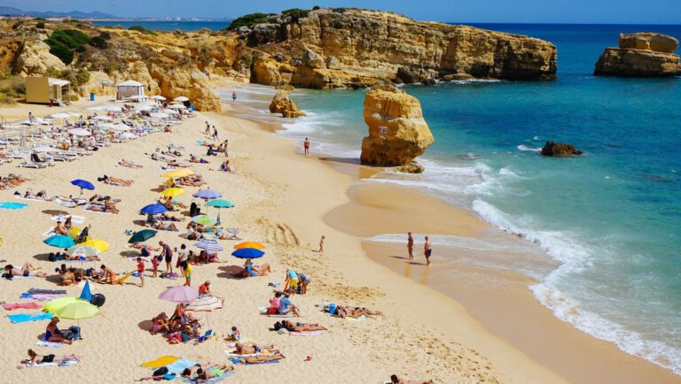 Young travellers are bringing coronavirus back to the Netherlands from vacation