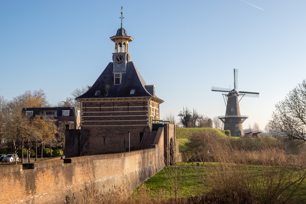 photo-of-de-hoop-corn-mill-and-dalempoort-in-dutch-city-gorinchem
