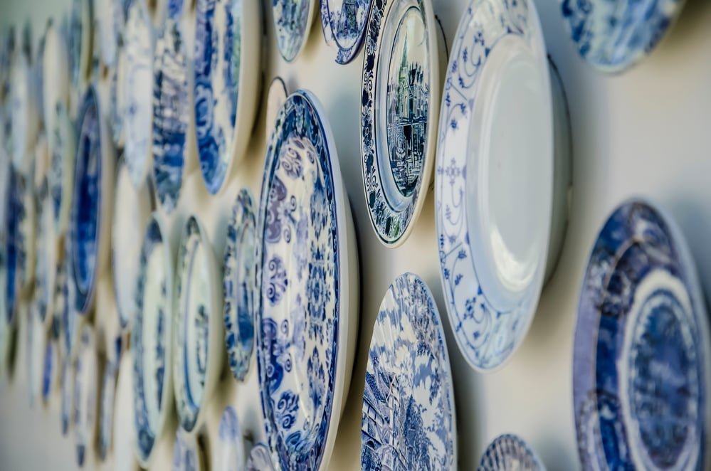 delft-blue-pottery-in-royal-museum