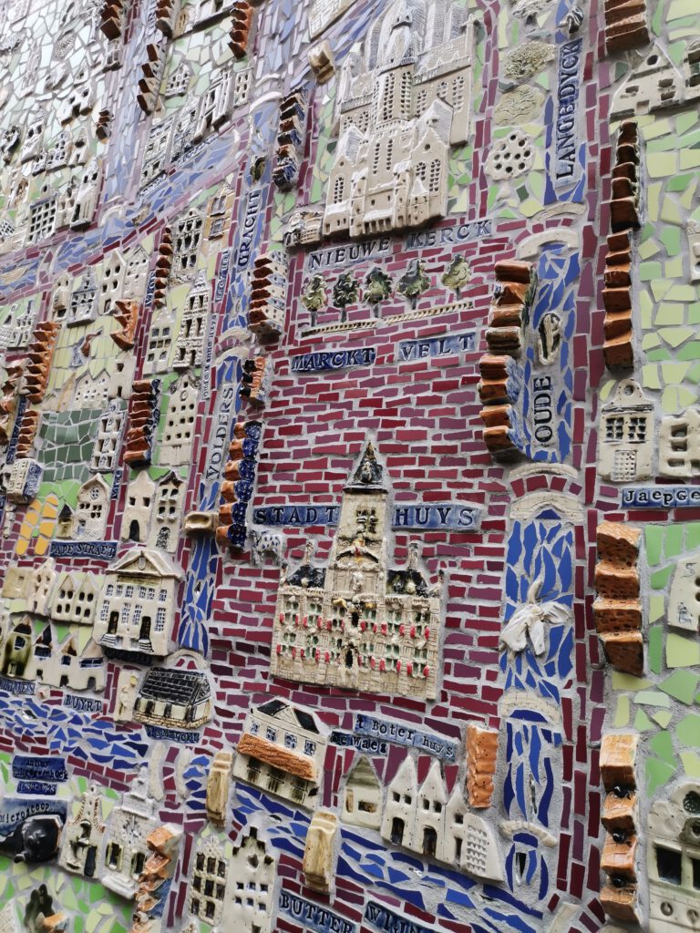 Photo-of-Delft-wall-mosaic