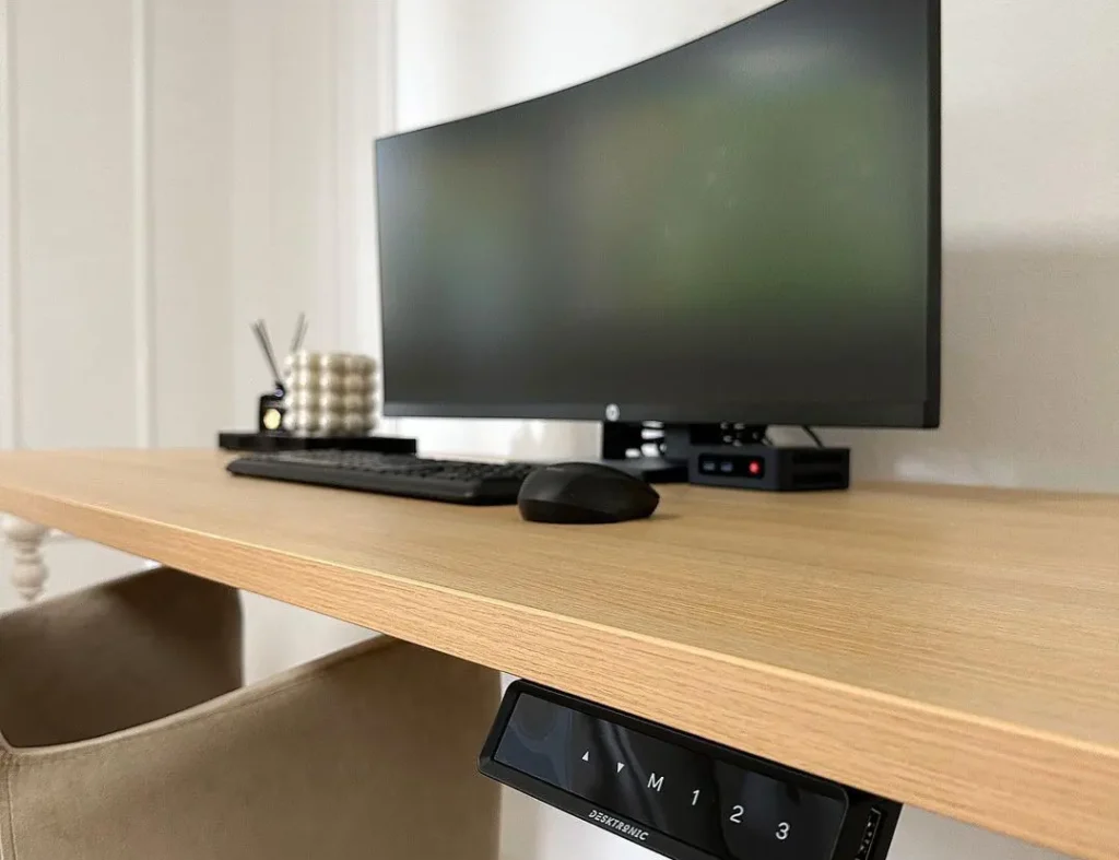desktronic-sit-stand-desk-with-button-to-adjust-height-with-monitor-on-desk-dutch-home-office