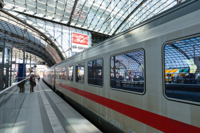 train-german-ice-platform