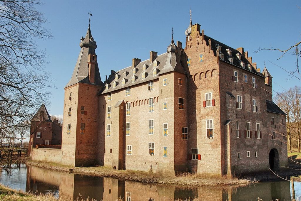 photo-doorwerth-castle-on-a-sunny-day