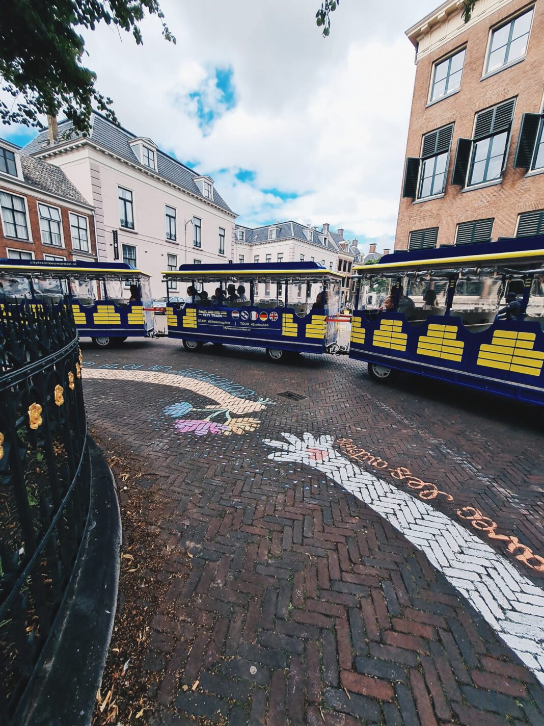 Photo-of-'Other-Virus'-chalk-Leeuwarden