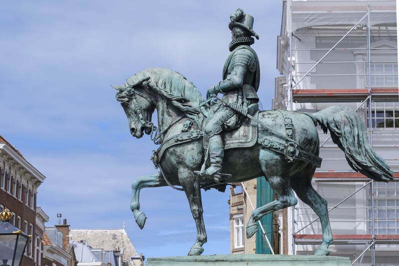 statue-of-william-of-orange-on-a-horse