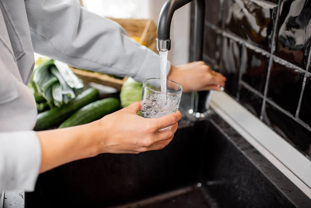 photo-of-glass-filled-with-water-from-dutch-kitchen-tap