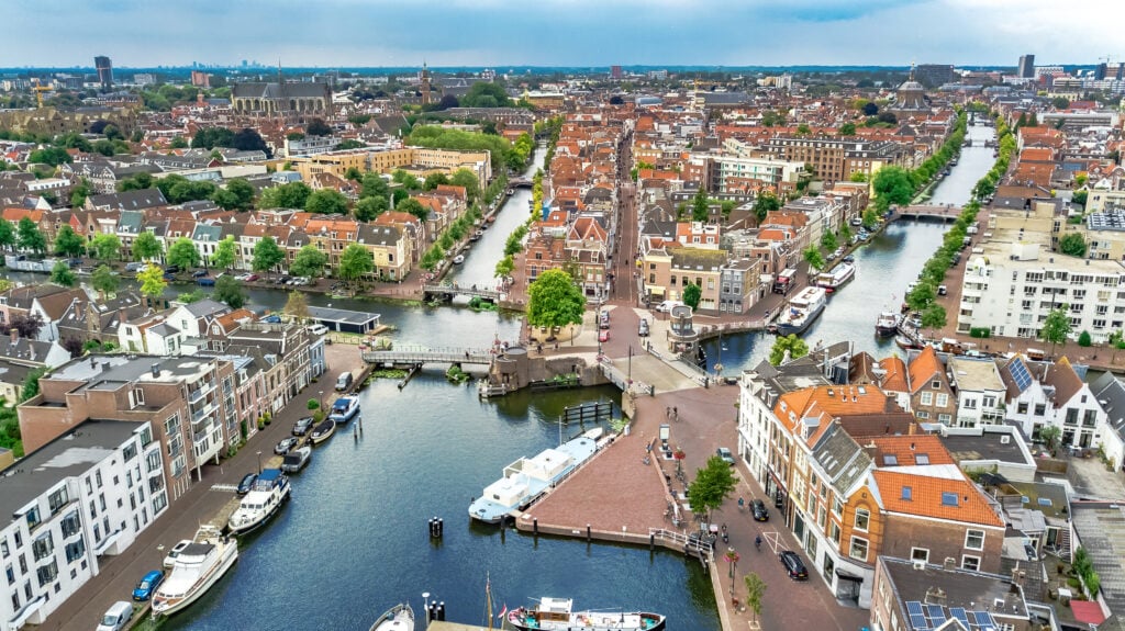 drone-photo-of-Leiden-in-the-summer