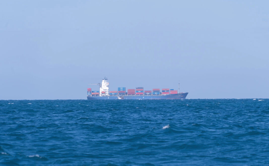 dutch-container-ship-passing-through-strait-of-hormuz-for-first-time-since-iran-us-conflict