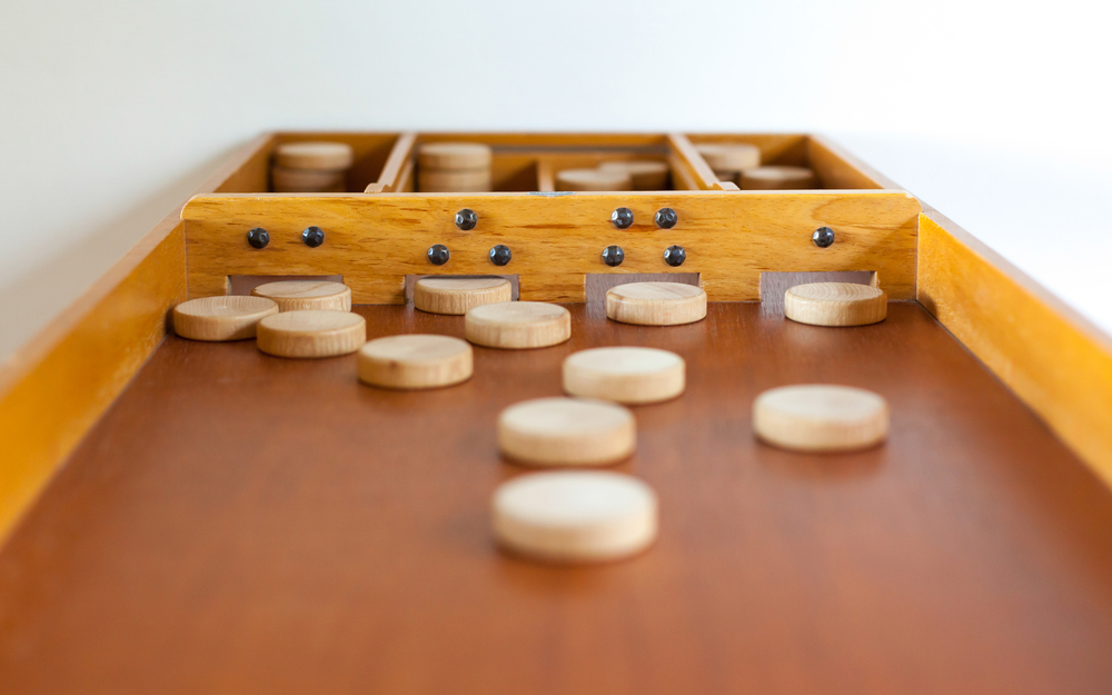 picture-of-weird-dutch-sport-played-on-a-wooden-boardgame-Sjoelen