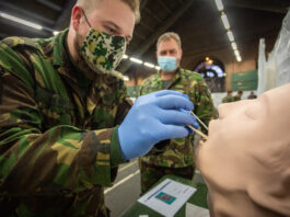 photo-of-dutch-military-learning-to-take-covid-tests