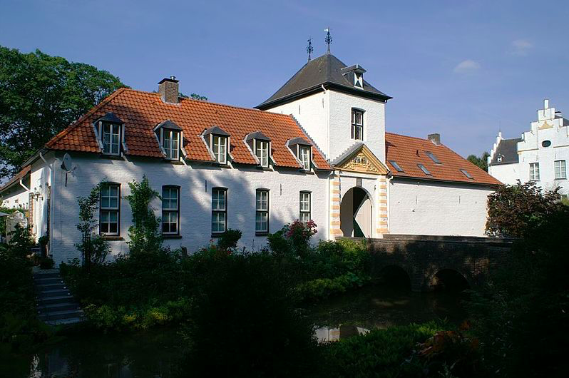 photo-of-one-of-authentic-dutch-villages-to-visit-nieuwenbroeck-castle-beesel