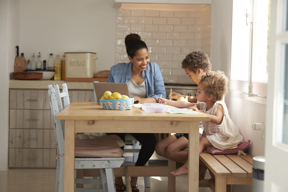 photo-of-dutch-woman-with-kids-in-kitchen