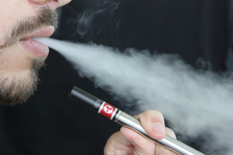 Dutch doctors say that e-cigarettes should be banned