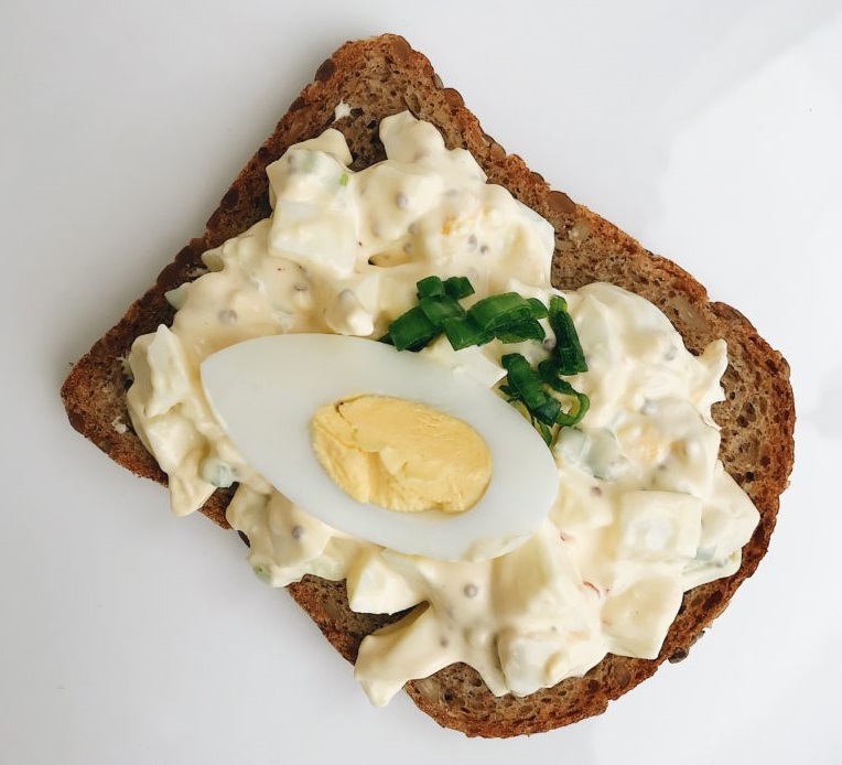 Cooking with DutchReview: enjoy Easter with an Eiersalade!