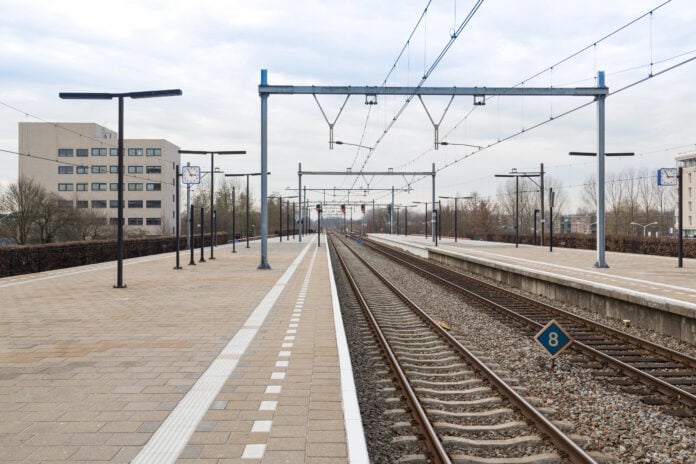 empty-train-station-in-the-netherlands-due-to-cancellations