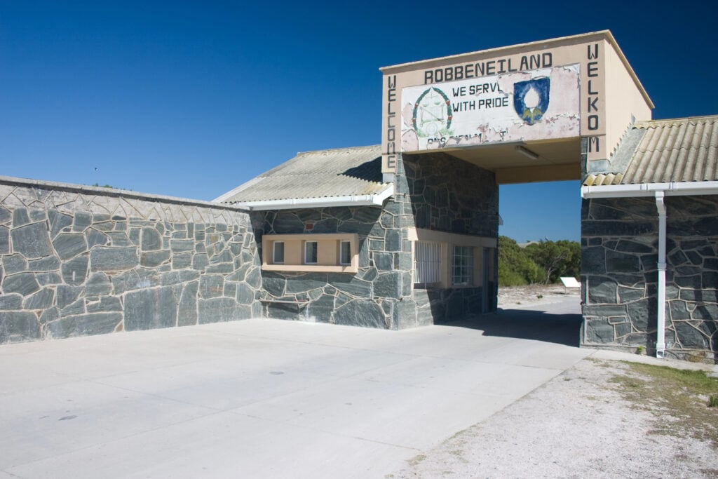 entrance-robben-island-prison-discovered-by-dutch