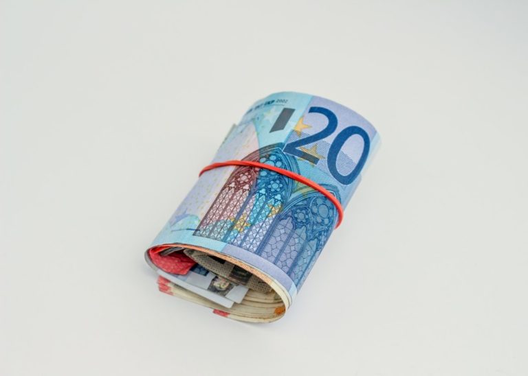 Dutch banks block accounts of dozens of American account holders