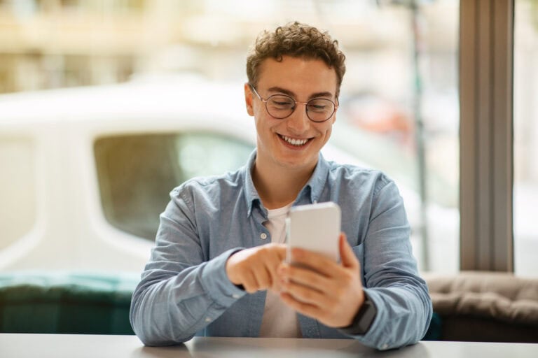 expat-in-the-netherlands-smiling-as-he-registers-for-ing-bank-with-new-sign-up-deal
