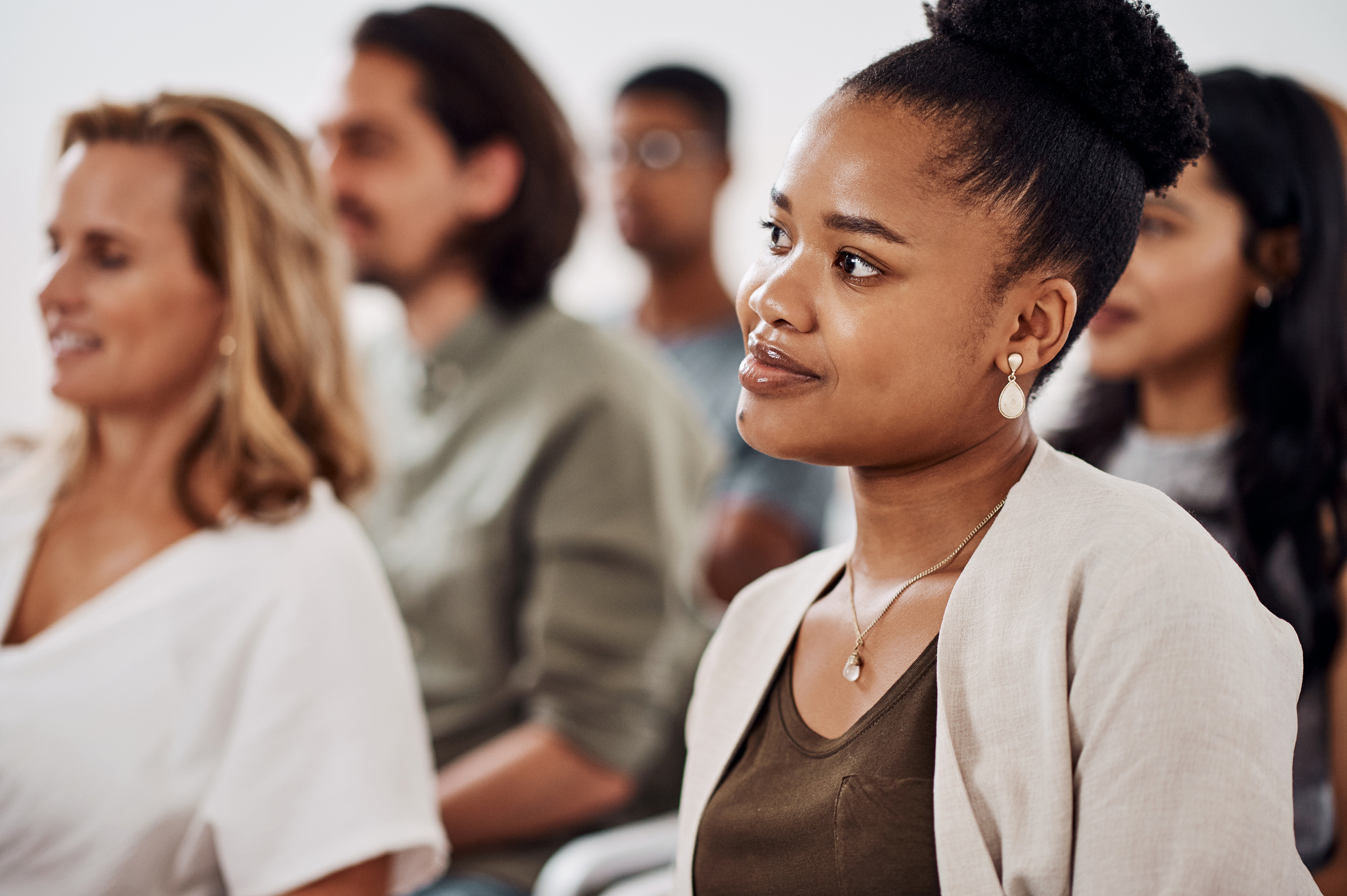 photo-of-woman-in-audience-at-expat-mortgages-seminar