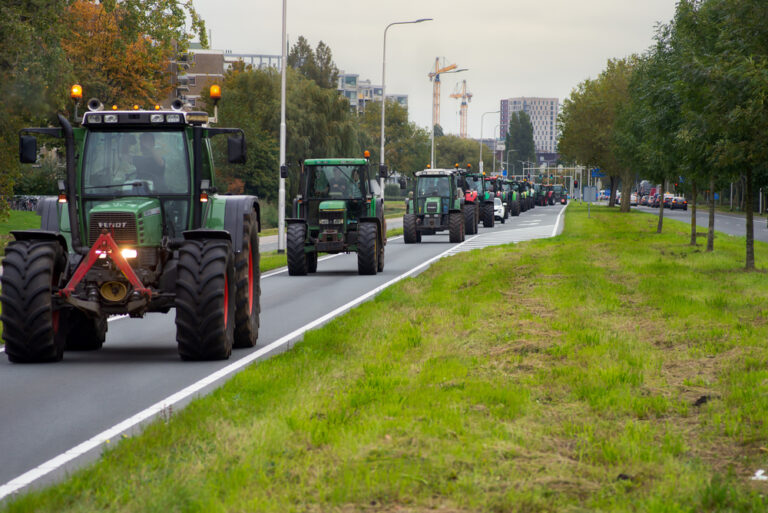 Driving today? Watch out! Farmer protests shut down highways across NL