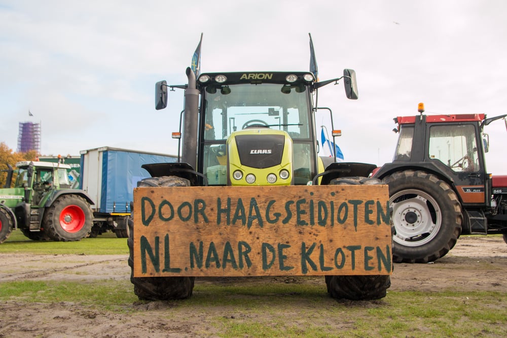 farmer-protests-in-the-hague-the-netherlands-nitrogen-crisis