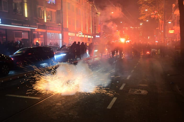 Chaos and riots throughout the Netherlands, emergency number 112 overwhelmed