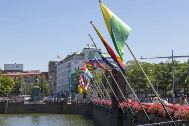 What do you call a person from The Hague? The origin story of Hagenees