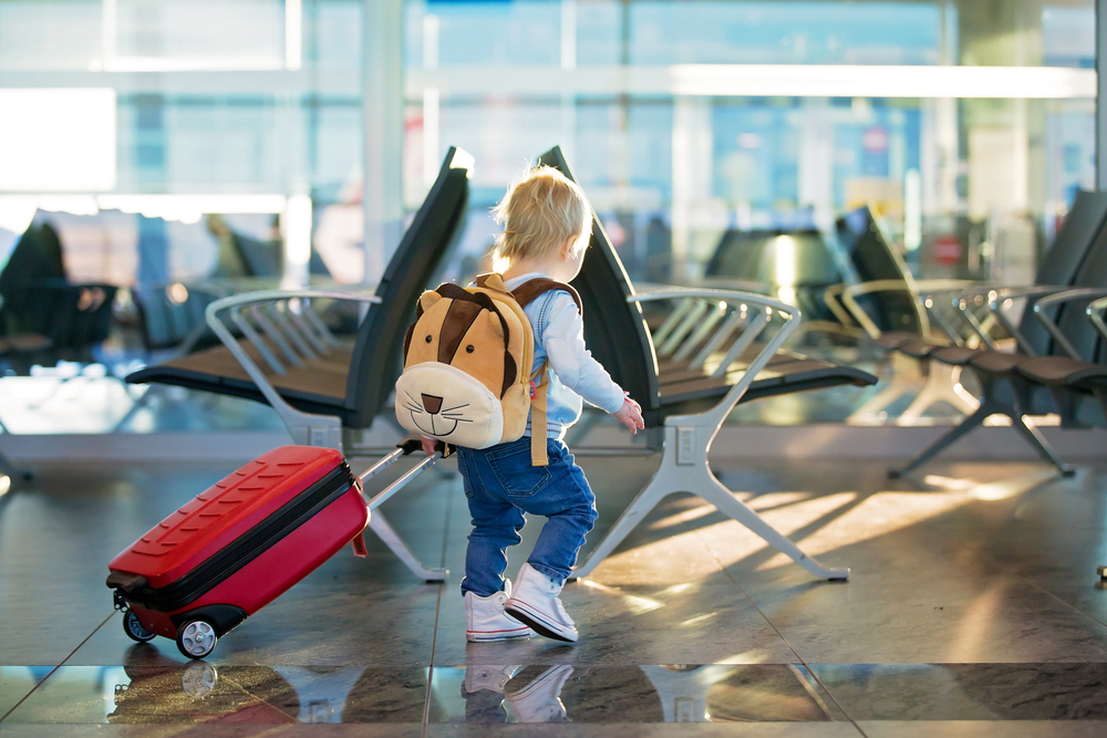 travelling alone with child netherlands