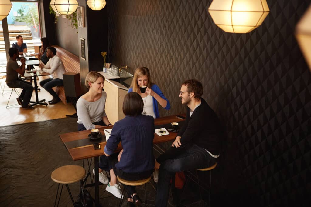 friends-having-coffe-at-de-bergen-eindhoven