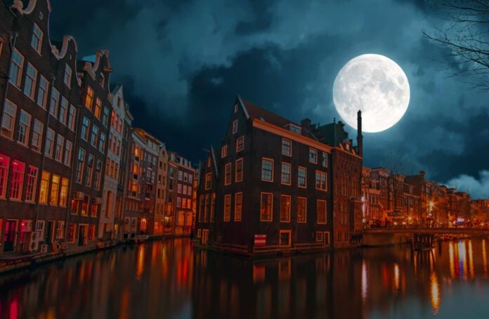 full-moon-in-amsterdam-overlooking-houses-by-canal-at-night
