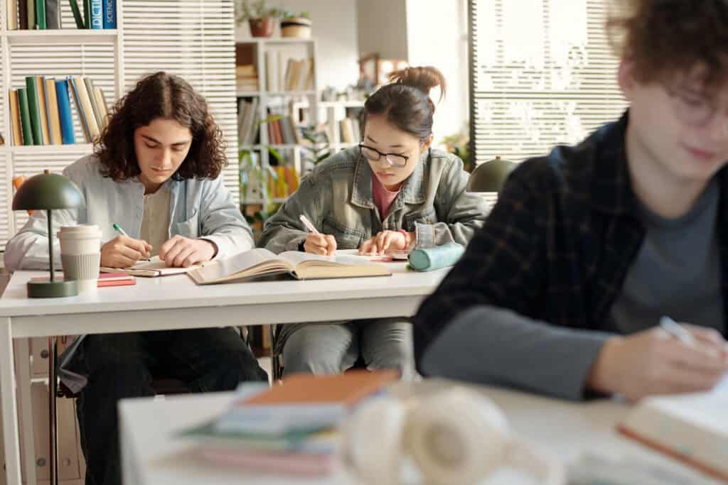 gifted-teenagers-studying-so-they-will-get-an-ib-diploma-scholarship