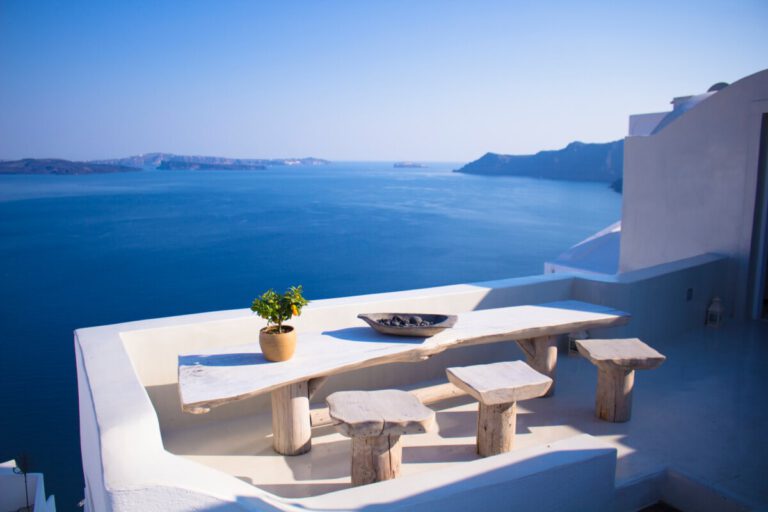 Greek islands: only necessary travel advised after risk increased to orange
