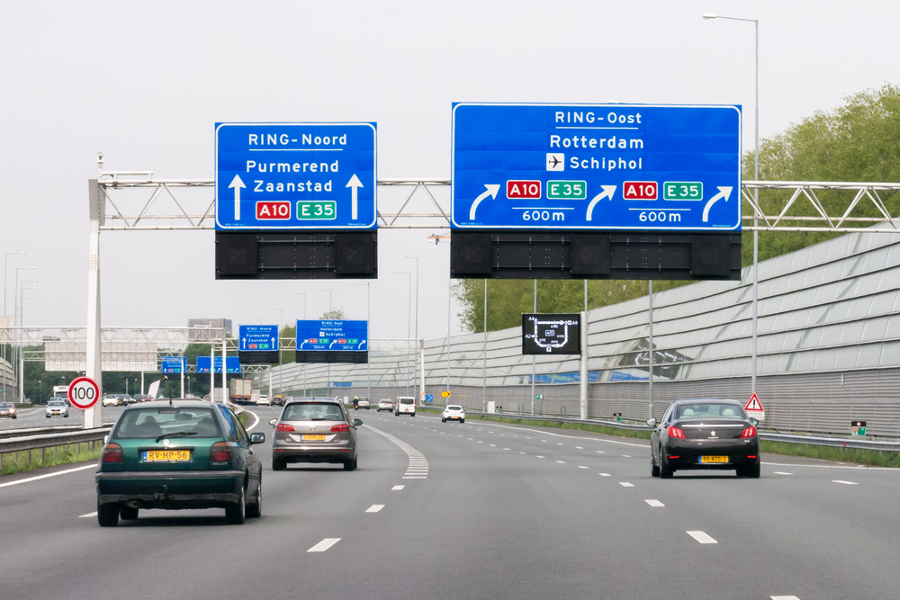 cars-on-the-highway-going-towards-amsterdam-noord-on-a-cloudy-day