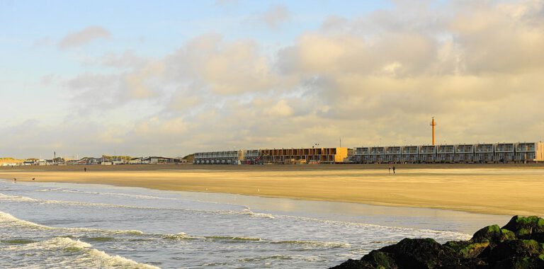 Rotterdammers can now catch a metro DIRECTLY to Hoek van Holland beach