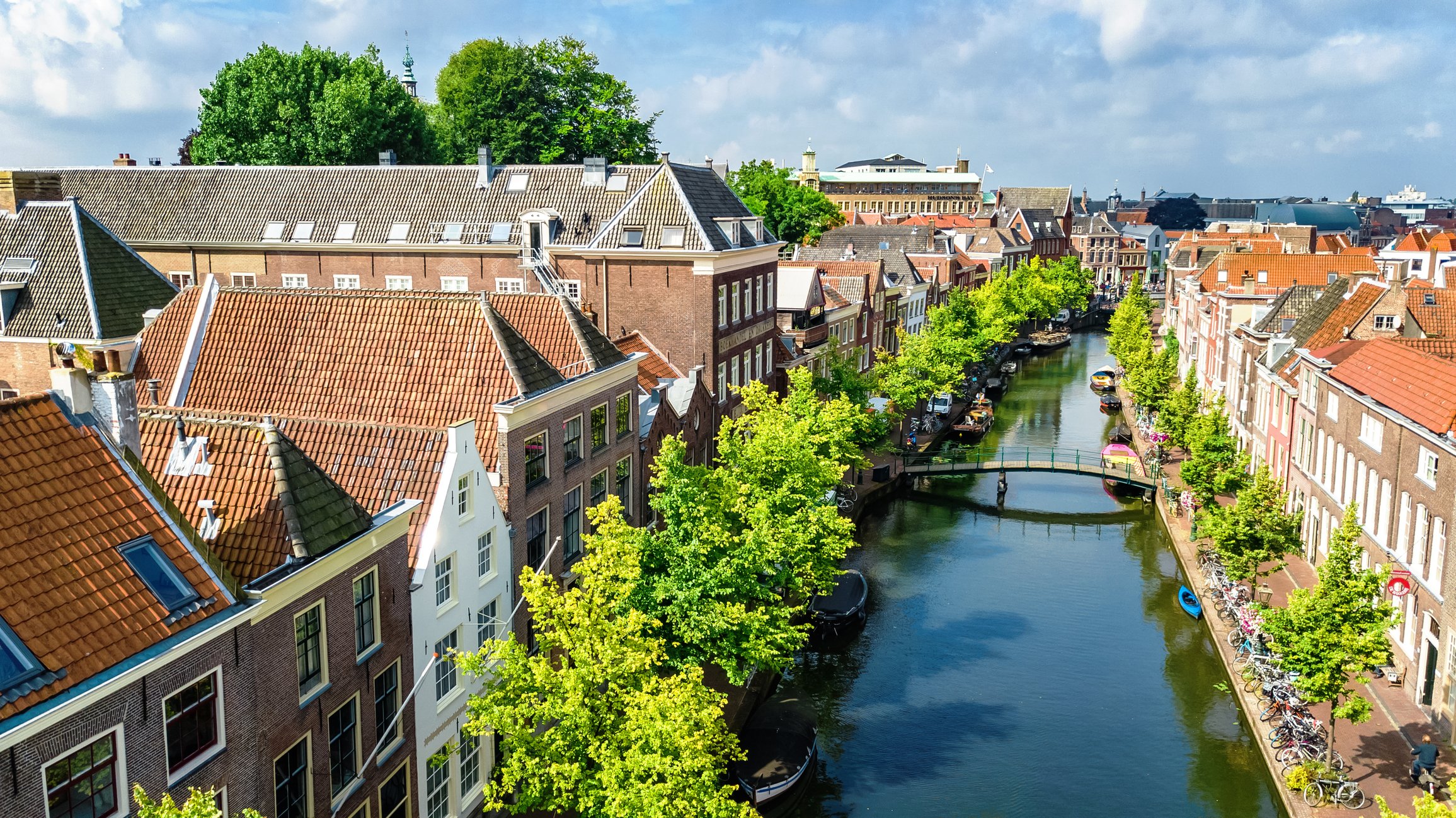 photo-of-Dutch-cityscape-Netherlands-during-Dutch-housing-market-where-people-overbid-while-bidding-on-houses-in-the-Netherlands